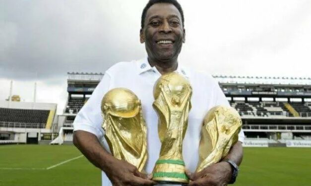 World pays tribute to Pele