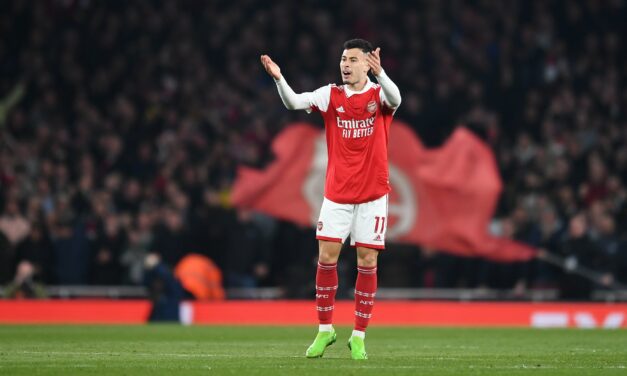 Arsenal suffer blow in Premier League title race