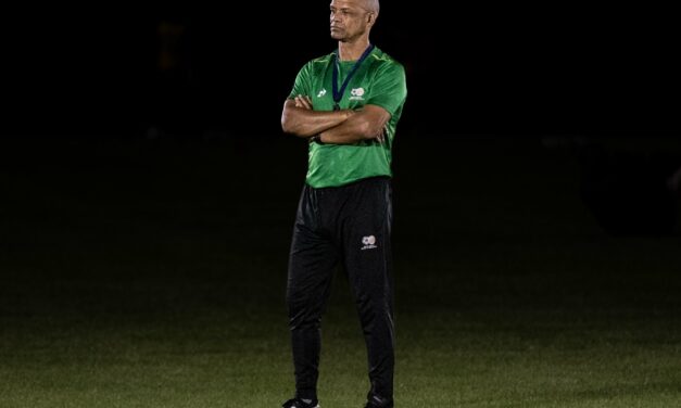 Crowie warry of wounded Nigeria